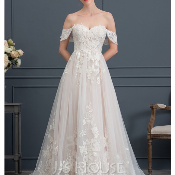 Wedding dress resale - Picture 3 of 5